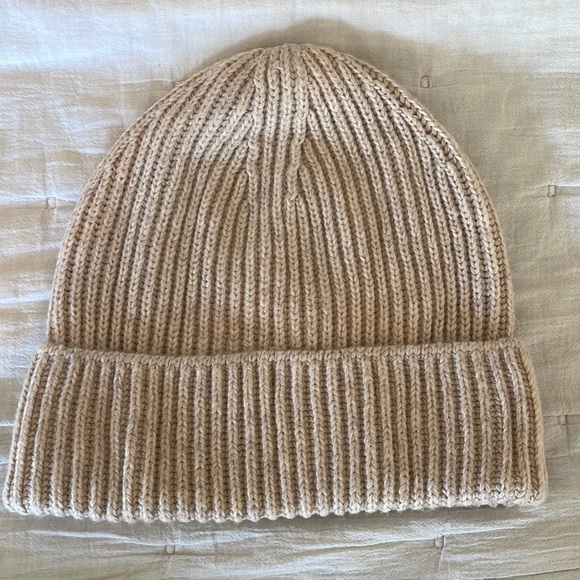 H&M Ribbed Knit Beanie // Womens One Size - Picture 4 of 7